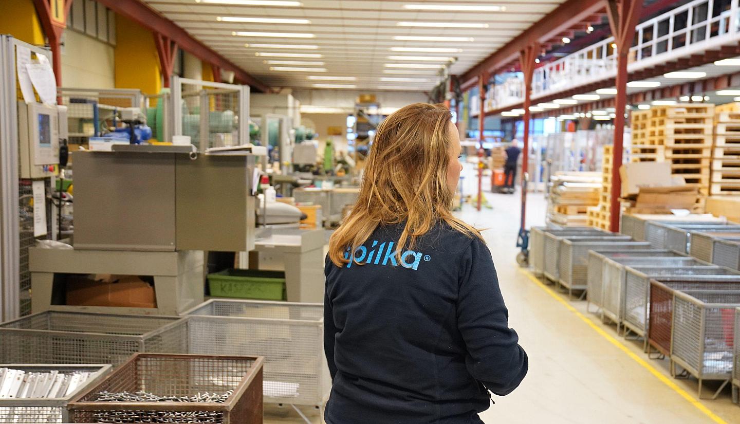 Viser oss rundt i produksjonen